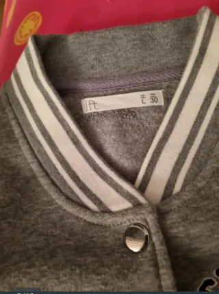 Chaqueta Béisbol Gris y Blanca