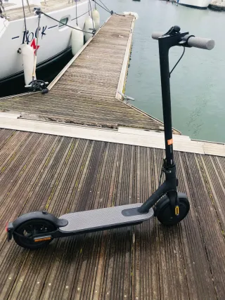 Monopatín Eléctrico Xiaomi Scooter Essential