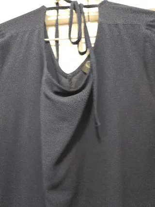 Vestido azul marino con volantes