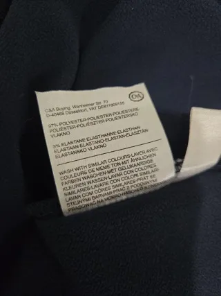 Vestido azul marino con volantes