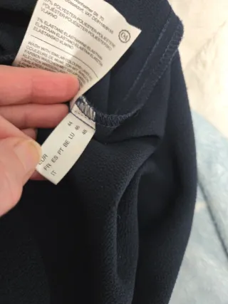 Vestido azul marino con volantes