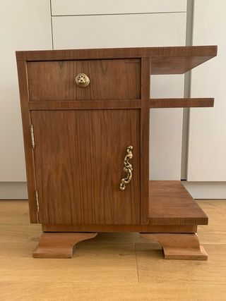 Mesita de noche de madera