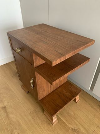 Mesita de noche de madera