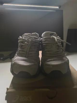 Asics Gel NYC Gris y Negro