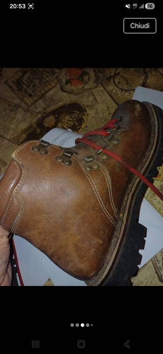 Scarponi trekking marroni