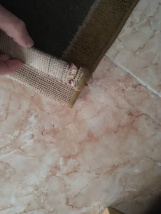 Alfombra verde y beige