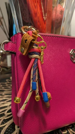 Colgante charm bolso pequeño multicolor