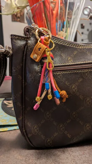 Colgante charm bolso pequeño multicolor