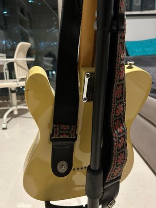 Guitarra Fender Telecaster con funda rígida