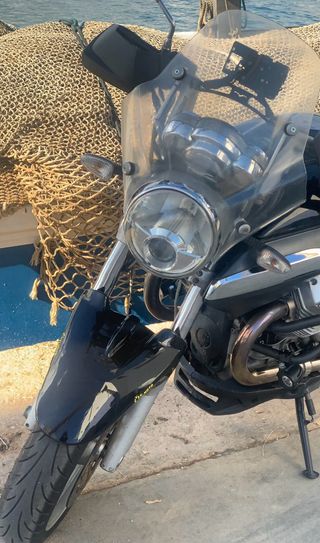Moto Guzzi Breva 850 Negra. Equipada  Año 2008.