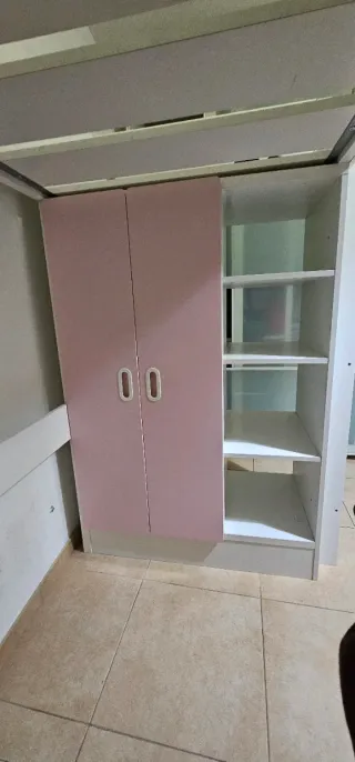 Cama alta con escritorio y cajones