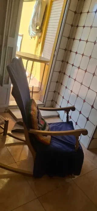 2 Mecedoras antiguas de madera morera y tela 100€