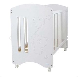 Cuna blanca con osito