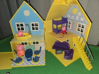 Colección Peppa Pig: Casa, Coche, Escuela y figura
