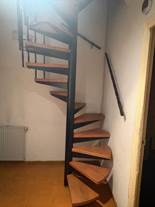 Escalera de caracol madera y metal