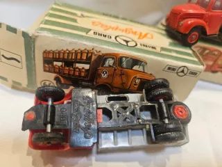 Anguplas H0 Camiones Rojos