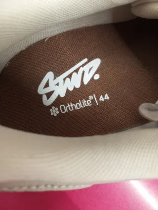 Zapatillas Pull&Bear grises y blancas