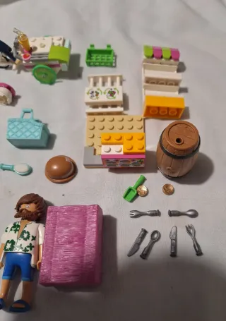 Lote de piezas Playmobil y Lego