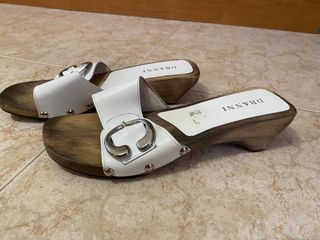Sandalias zueco DRANNI blancas suela madera