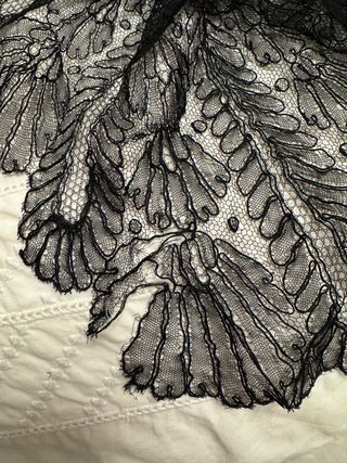 Mantilla Chantilly Negra