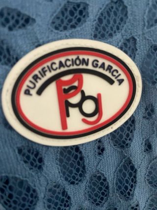 Parka cortavientos azul con encaje