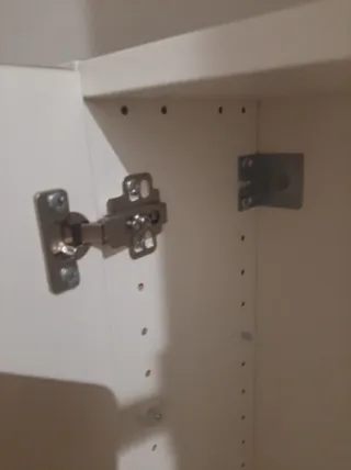 Armario blanco de madera