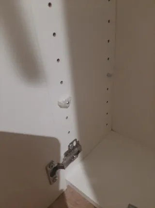 Armario blanco de madera