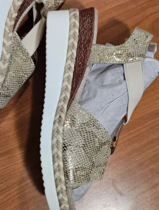 Sandali donna beige e oro