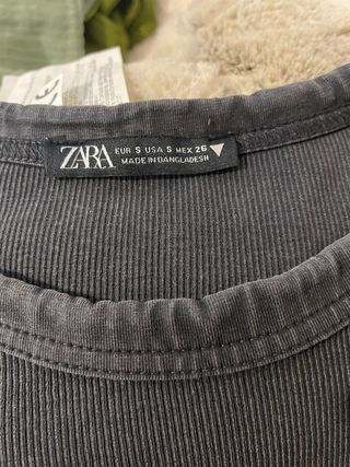 Camiseta Zara efecto desgastado gris