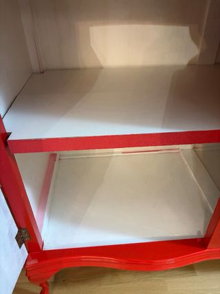 Aparador antiguo lacado rojo