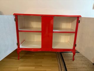 Aparador antiguo lacado rojo