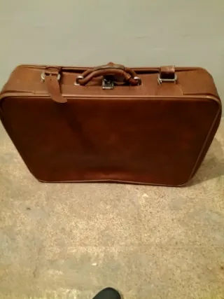 Maleta vintage antigua de cuero