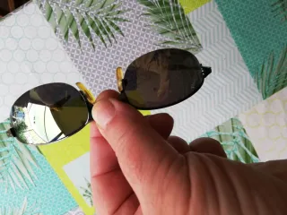 Gafas de sol Oakley gunmetal y dorado