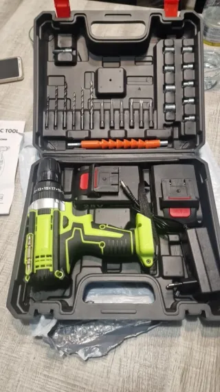 Taladro Atornillador con Baterías y Maletín