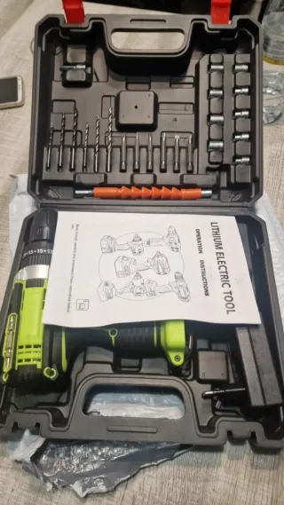 Taladro Atornillador con Baterías y Maletín