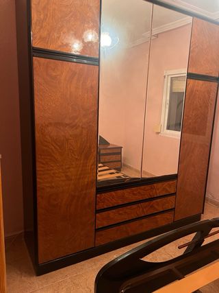 Conjunto Dormitorio Madera y Espejo