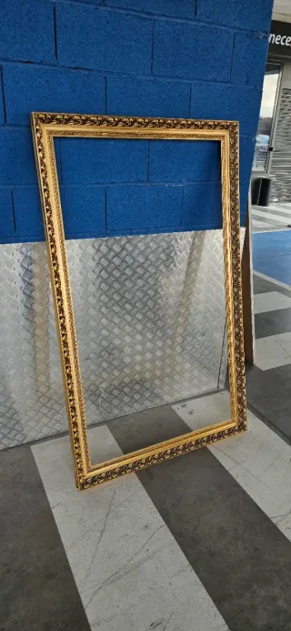 Marco de cuadro dorado antiguo