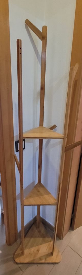 Perchero esquinero de bambú