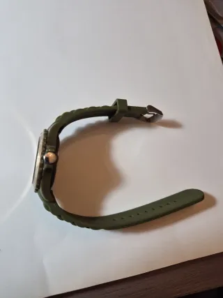 Reloj Radiant Verde militar y Dorado, mod.RA101611