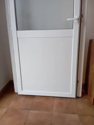 Puerta balconera aluminio con llave