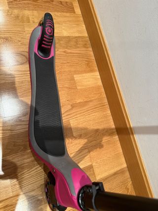 Patinete Globber rosa y gris