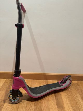 Patinete Globber rosa y gris