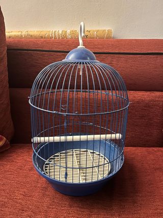 Jaula para pájaros azul y blanca