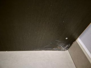 Aparador de madera oscuro