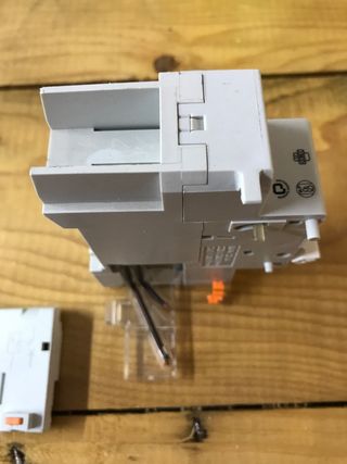 Disyuntor Merlin Gerin Vigi C60 25A