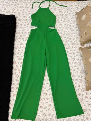 Mono verde asimétrico Stradivarius