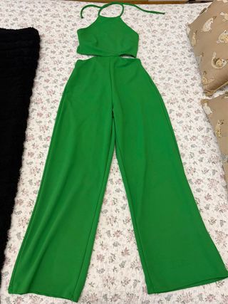 Mono verde asimétrico Stradivarius