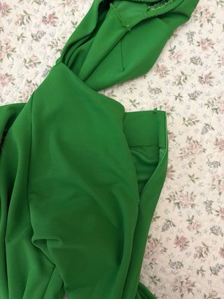 Mono verde asimétrico Stradivarius