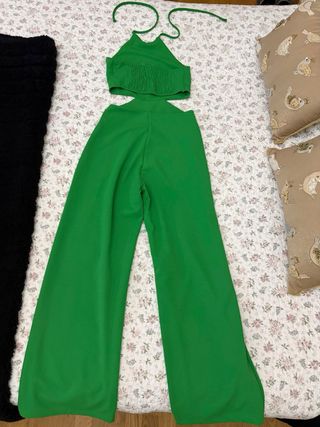 Mono verde asimétrico Stradivarius