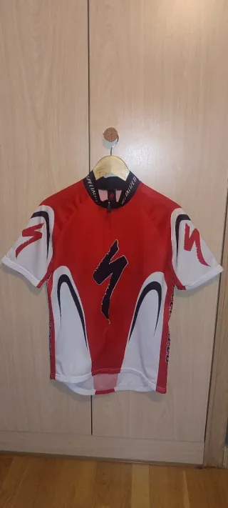 Dos Maillots Ciclismo Specialized y dos de Mamooth